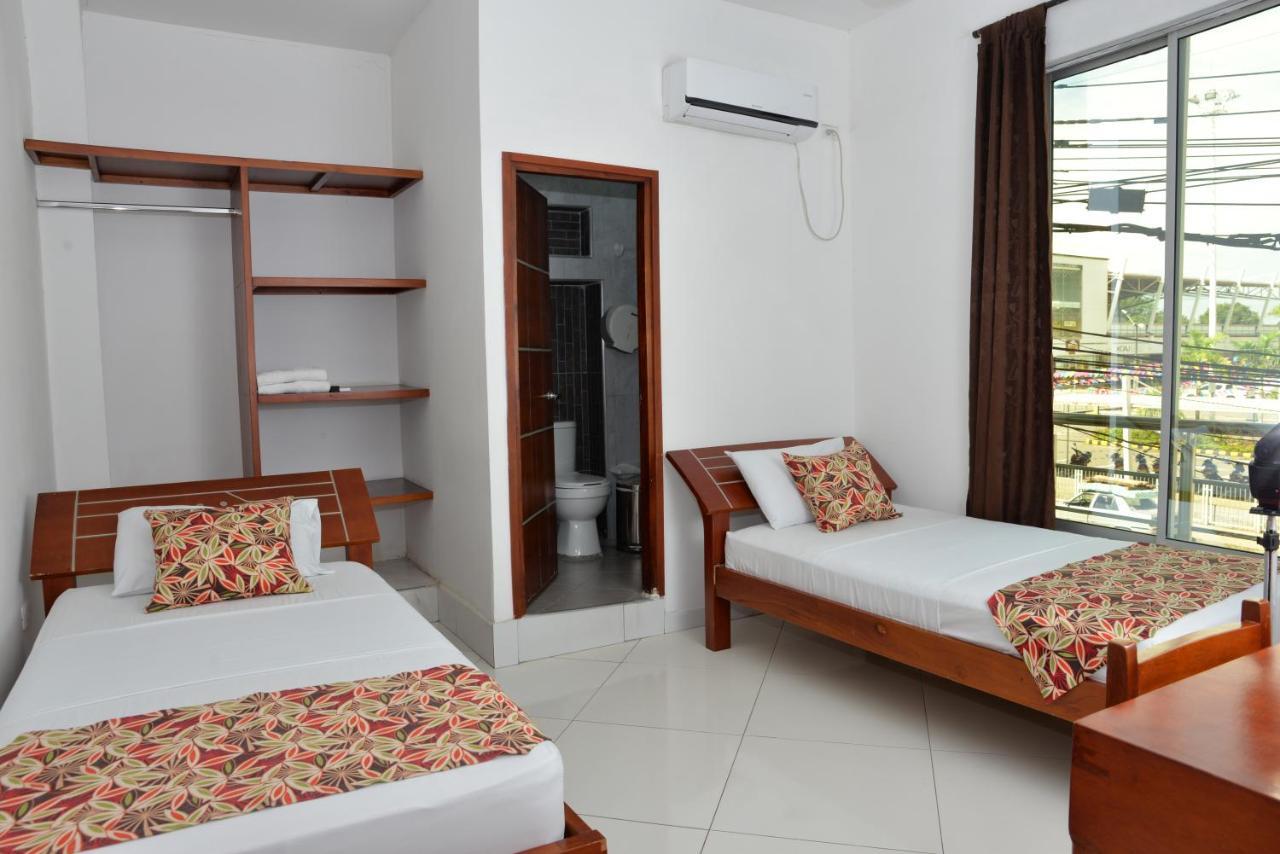 Hotel Canoa Inn Caucasia エクステリア 写真